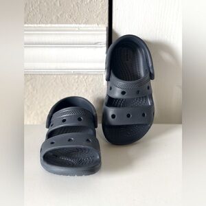 Navy blue toddler Crocs, size 8C.